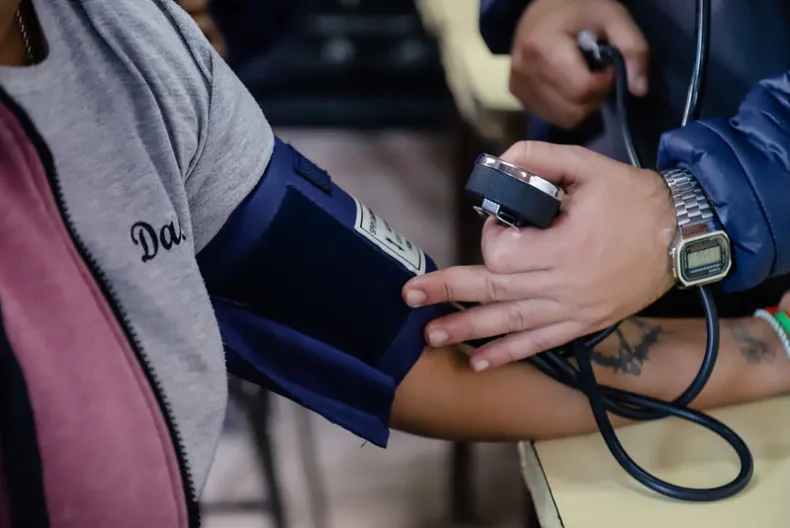 Pulsera de alerta médica para hombres y mujeres, tarjeta médica de  emergencia, grabado personalizado de dos caras, pulsera de identificación