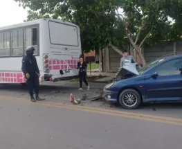 Automóvil chocó por detrás a un colectivo de la RedTulum